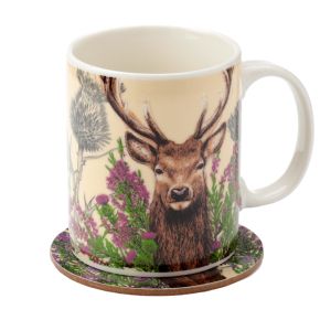 Porcelanowy kubek z zestawem podkładek Wild Stag Christmas ’Dziki Jeleń- Boże Narodzenie’ Porcelanowy kubek z zestawem podkładek Wild Stag Christmas ’Dziki Jeleń- Boże Narodzenie’